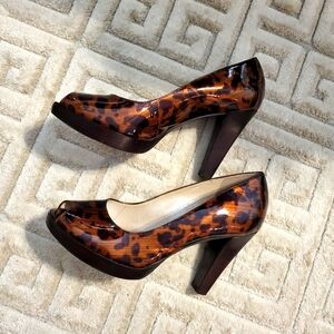 Gianni Bini leopard print pumps